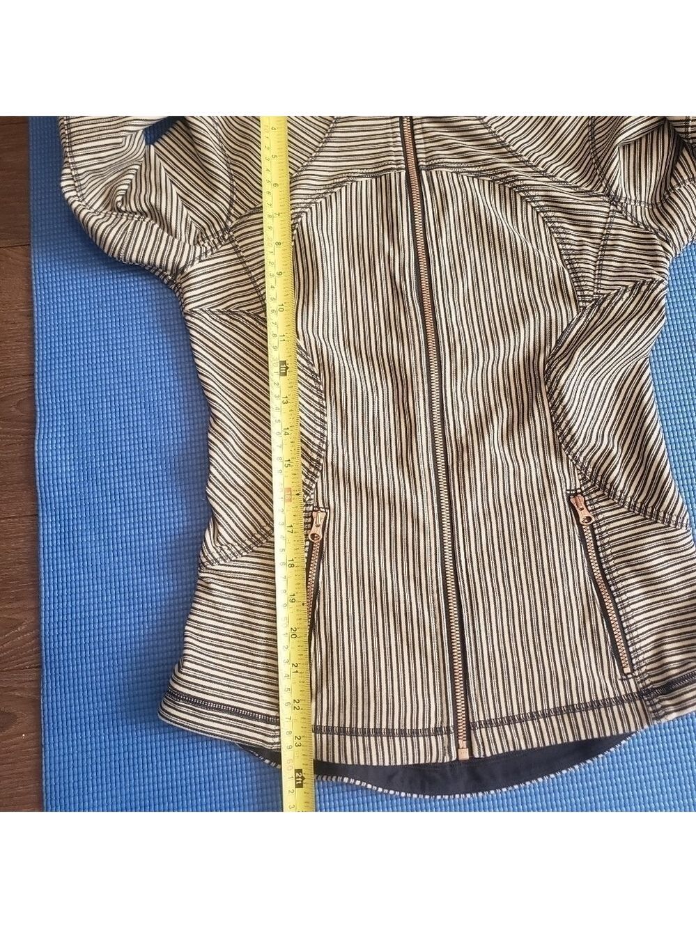 Lululemon Forme Jacket II Textured - Picture 12 of 14